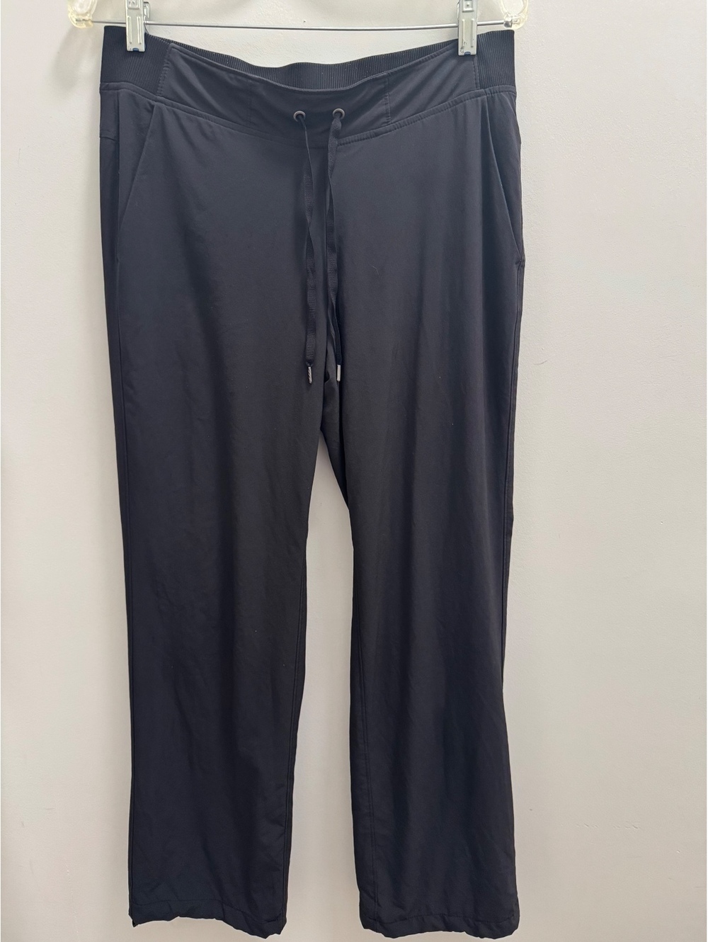 Athleta Women's Black Athletic Pants Size 8